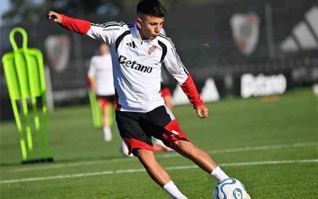 Thiago Almada rejeitou proposta do Flamengo e acertou com o River Plate Thiago Almada rejeitou proposta do Flamengo e acertou com o River Plate