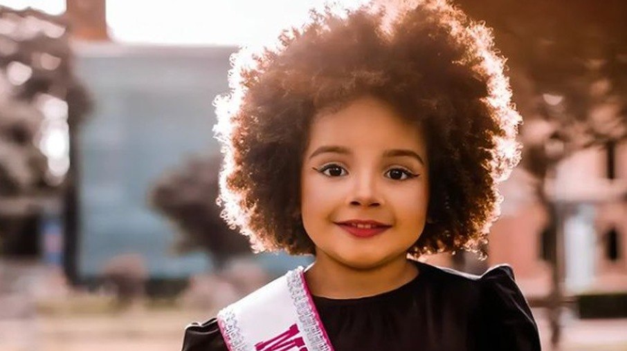 Miss Minas Gerais Kids é alvo de ataques nas redes sociais: ‘Isso não é cabelo de princesa, é de bruxa’Miss Minas Gerais Kids é alvo de ataques racistas após concurso de beleza 