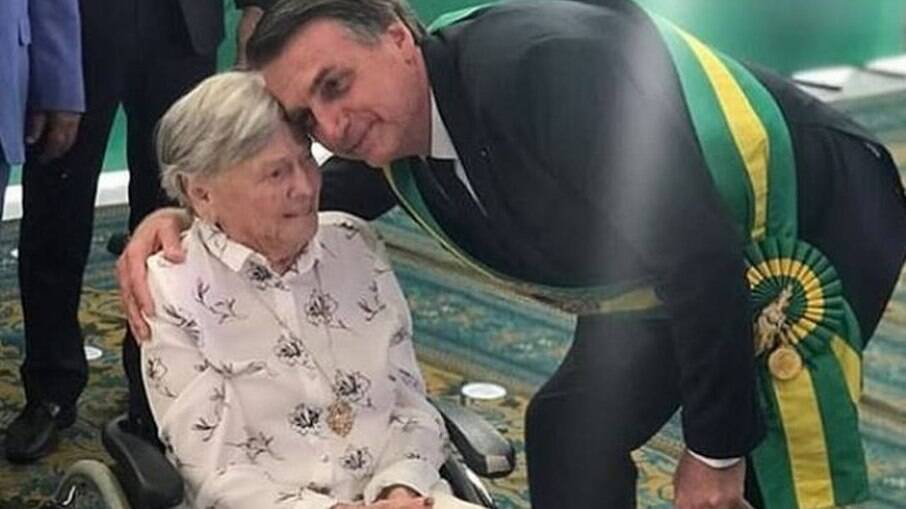 Presidente Jair Bolsonaro (PL) e Olinda Bolsonaro, de 94 anos