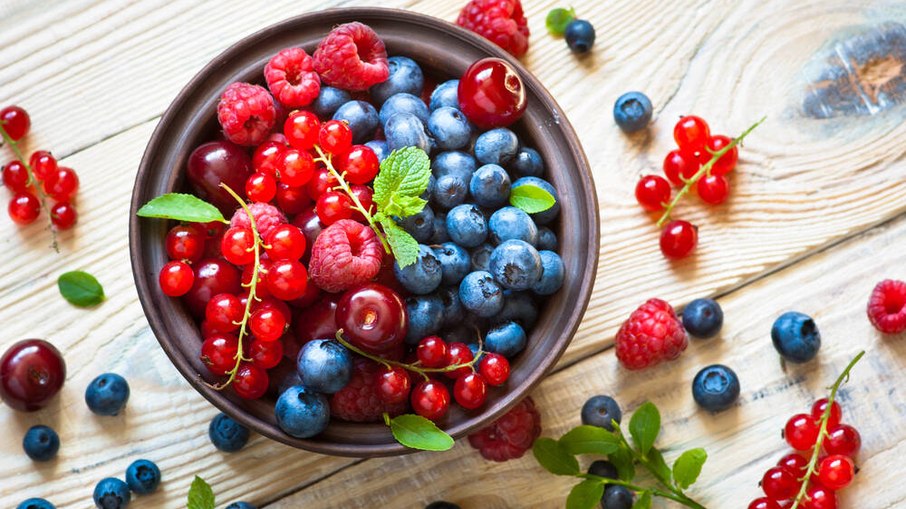 Comer frutas regularmente ajuda a prevenir depressão, diz estudo