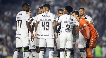 Coutinho%20volta%20a%20marcar%2C%20Vasco%20vence%20e%20se%20classifica