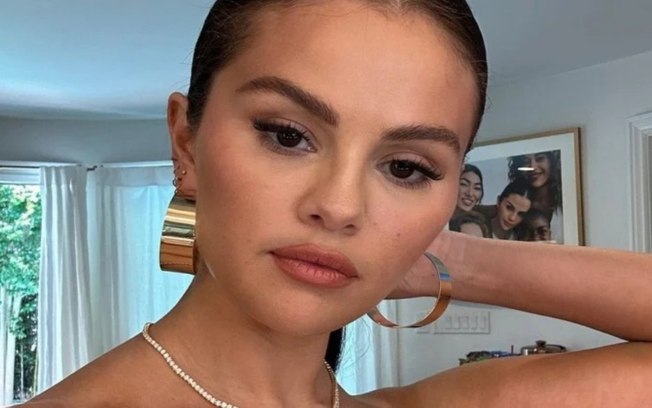 Selena Gomez reage a especulações sobre cirurgia plástica