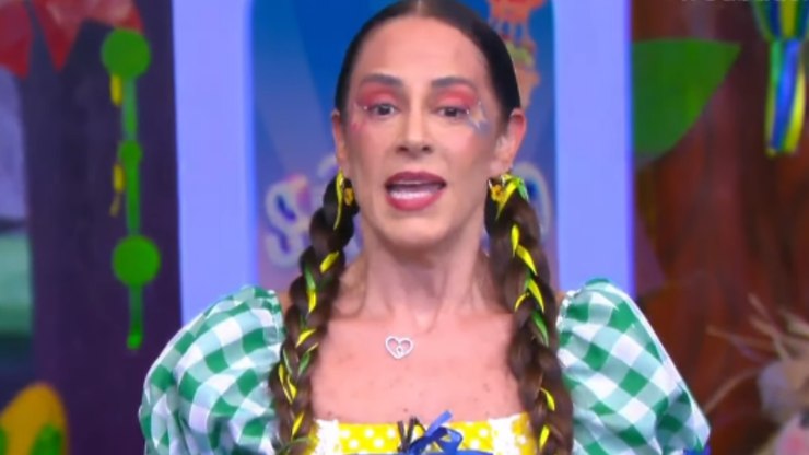 Silvia%20Abravanel%20alfineta%20artistas%20do%20Teleton%3A%20%22Mostrar%20a%20roupa%22