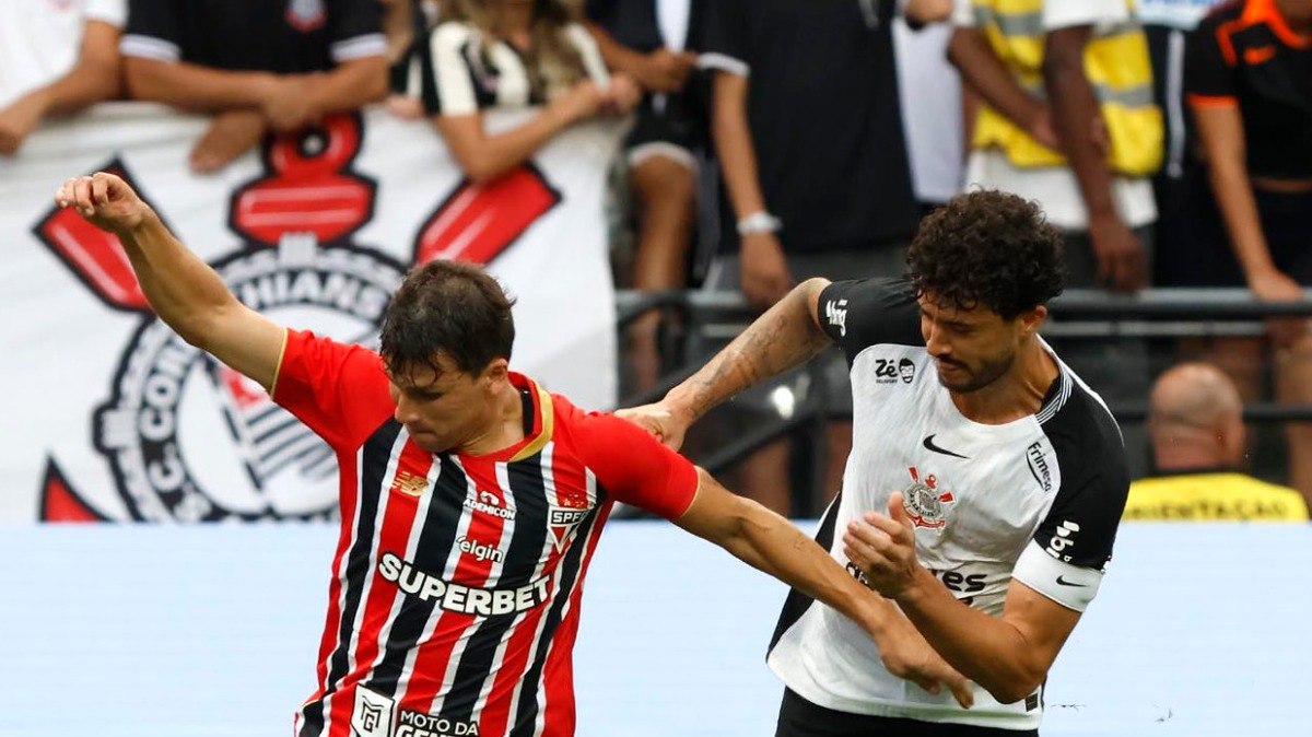 Corinthians e São Paulo empatam em clássico de heróis opostos
