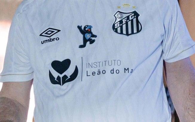 Flamengo usando camisa com mensagem de protesto contra a MP das bets