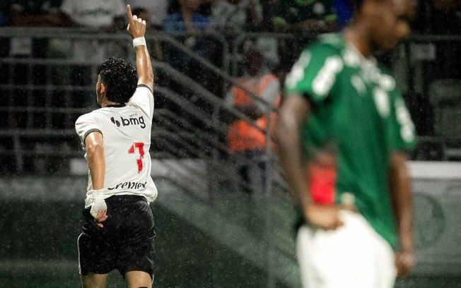 Andrey comemora o segundo gol do Vasco sobre o Palmeiras: o gol do título Andrey comemora o segundo gol do Vasco sobre o Palmeiras: o gol do título