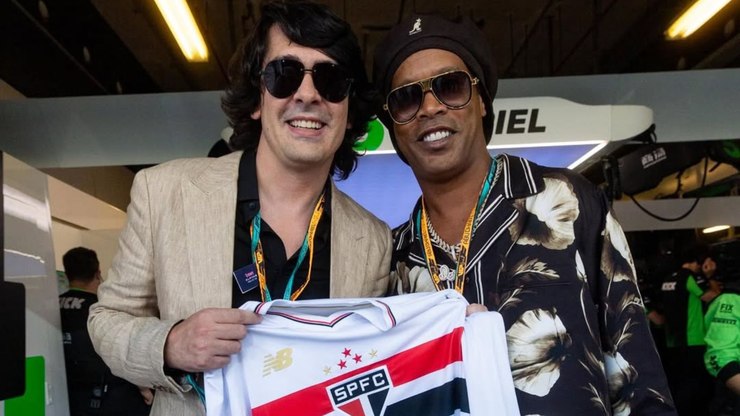 Empres%C3%A1rio%20que%20trouxe%20Ancelotti%20agita%20torcida%20do%20S%C3%A3o%20Paulo