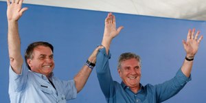 Na mira do STF, Bolsonaro silencia sobre prisão de Collor