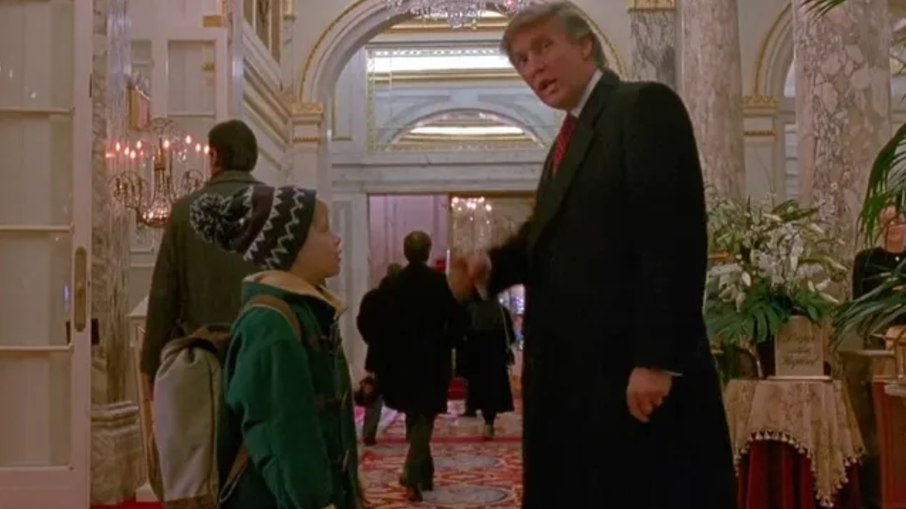 Macaulay Culkin e Donald Trump em 'Esqueceram de mim 2: Perdido em Nova York' Macaulay Culkin e Donald Trump em 'Esqueceram de mim 2: Perdido em Nova York'