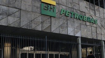 Preço de combustível cai pela 1ª vez em nova gestão da Petrobras