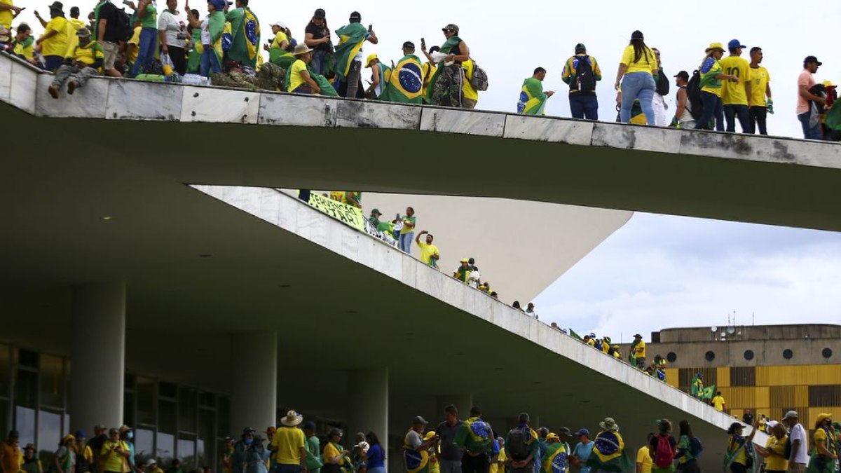 Senadores norte-americanos culparam Bolsonaro por atos golpistas em Brasília