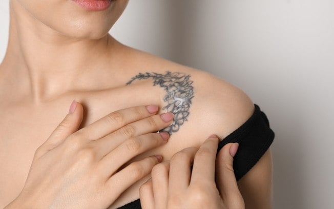 Hidratantes para tatuagem: 7 melhores produtos que você tem que experimentar