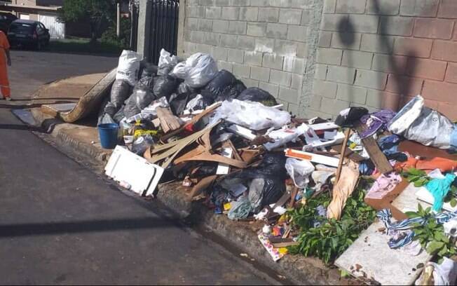 Prefeitura denuncia descarte de entulho na frente de ecoponto
