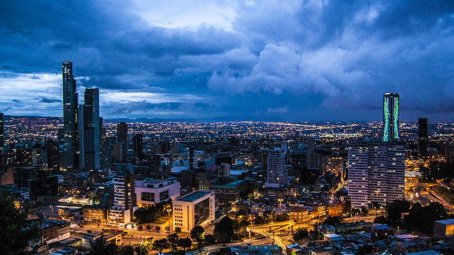 Bogotá, na Colômbia, durante a noite
