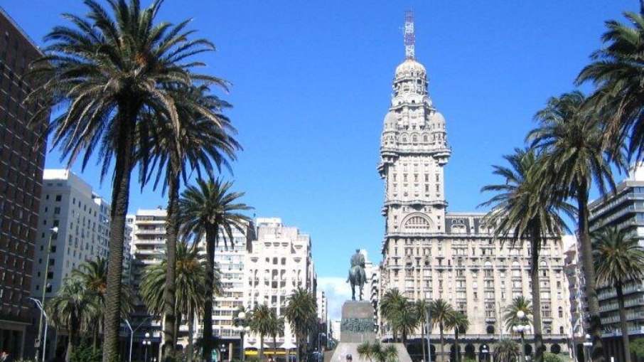 Para chegar a Montevidéu, é aconselhado fazer o trecho saindo de Porto Alegre Para chegar a Montevidéu, é aconselhado fazer o trecho saindo de Porto Alegre