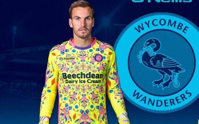 Camisa de goleiro do Wycombe Wanderers tem efeito caleidoscópio para atrapalhar os atacantes rivais