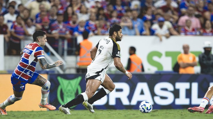 Hulk lamenta nova função com Sampaoli e abre o jogo sobre futuro