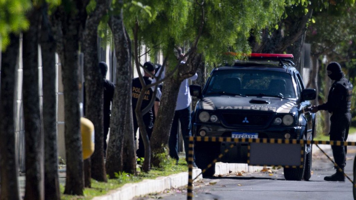 Polícia Federal fez busca e apreensão na casa do ex-presidente Jair Bolsonaro, em Brasília