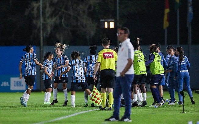 Grêmio tenta alcançar a liderança do Brasileiro Feminino