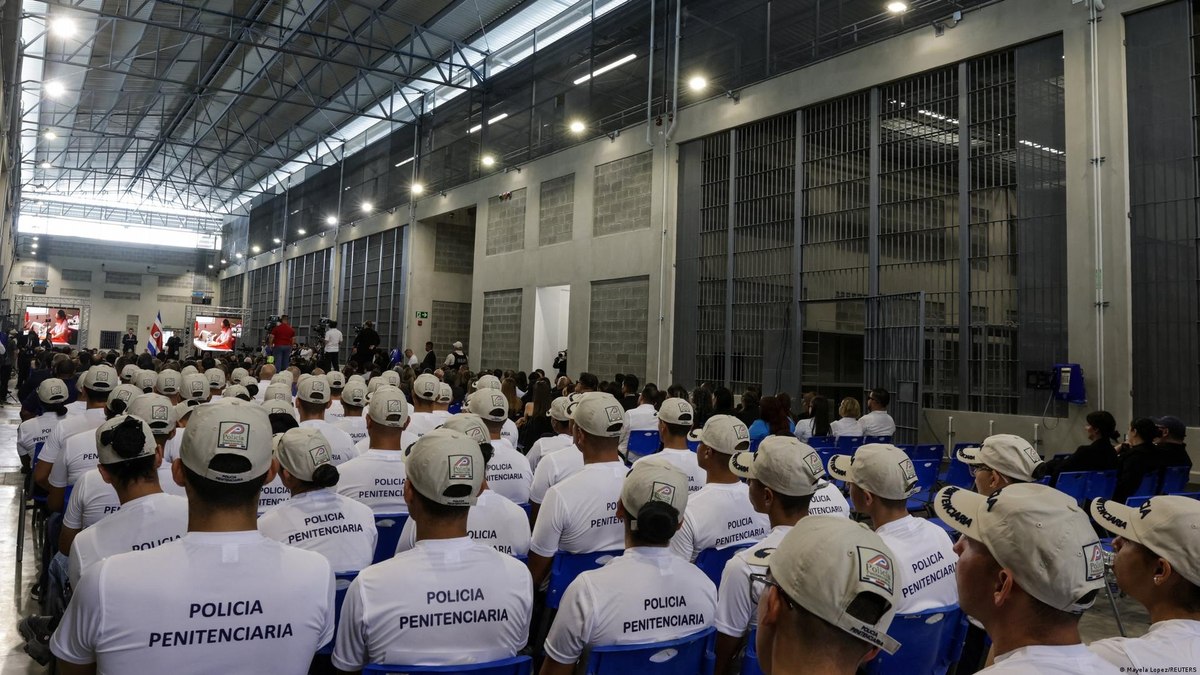 Costa Rica inaugura megaprisão inspirada em modelo de Bukele - Foto