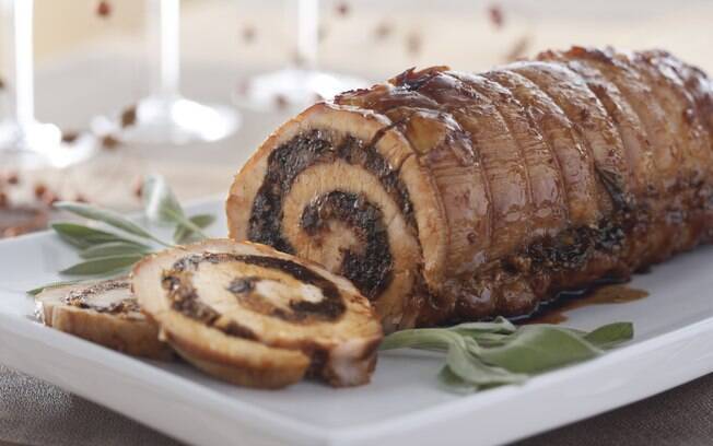 Foto da receita Lombo de porco recheado com ameixas e damasco pronta.