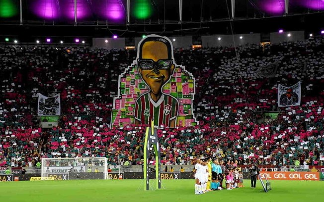 Torcida do Fluminense expõe mosaico 3d em homenagem ao eterno sambista Cartola