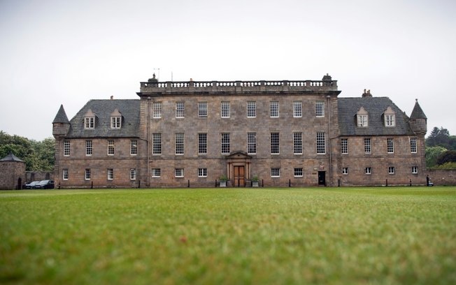 Uma fotografia tirada em 22 de maio de 2024 mostra um dos prédios da Gordonstoun School, em Elgin, nas Terras Altas da Escócia, onde o rei Charles III da Grã-Bretanha foi aluno
