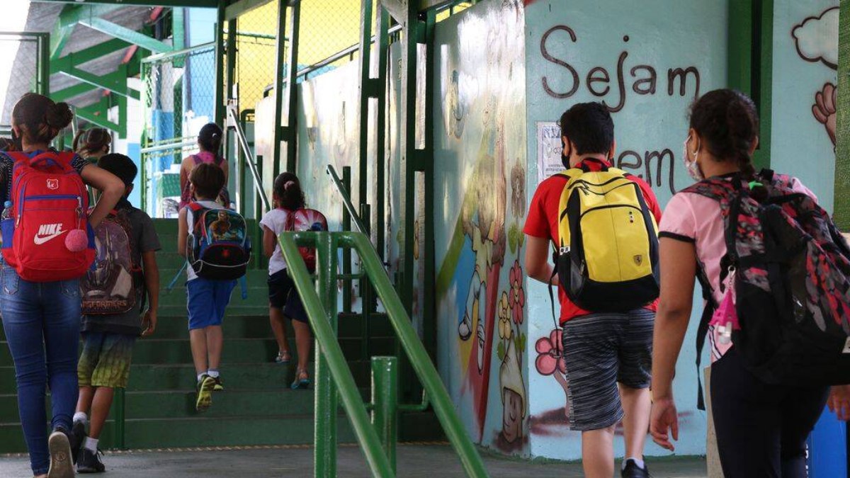 Pesquisa foi realizada com diretores da rede pública do Ensino Fundamental I, II e Médio de escolas de redes estaduais e municipais