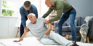 Queda, choque ou engasgo: como agir em acidentes domésticos