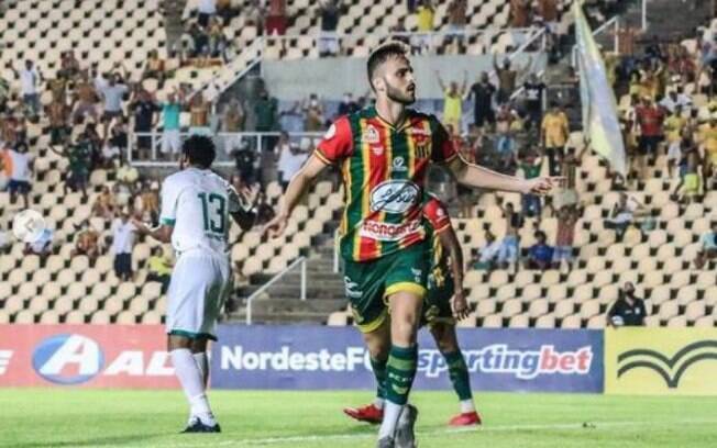 De virada e com dois gols de Gabriel Poveda, Sampaio Corrêa vira sobre o Altos pela Copa do Nordeste