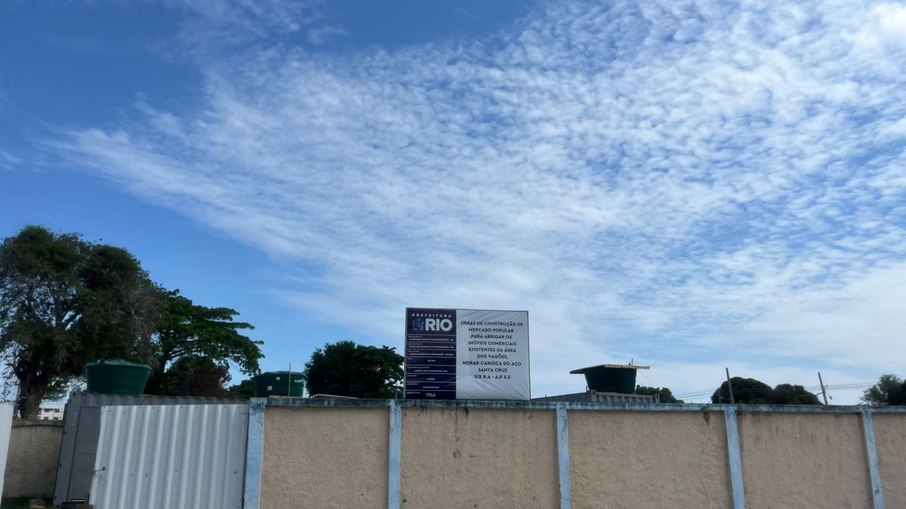 Local de obras do mercado popular que irá abrigar os comércios da área dos vagões, no Morar Carioca do Aço, em Santa Cruz