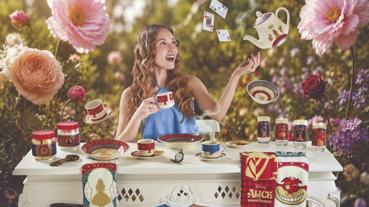 Avon se desafia e traz coleção de Alice no País das maravilhas
