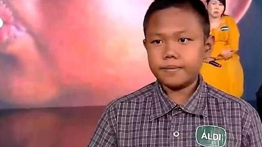 Ardi Rizal fumava 40 cigarros por dia aos 2 anos de idade Ardi Rizal fumava 40 cigarros por dia aos 2 anos de idade