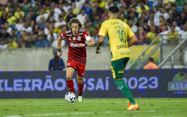 Sem limitações, David Luiz volta a treinar pelo Flamengo Sem limitações, David Luiz volta a treinar pelo Flamengo