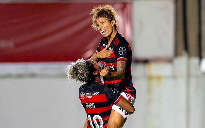 Cristiane celebra um de seus três gols sobre o Galo