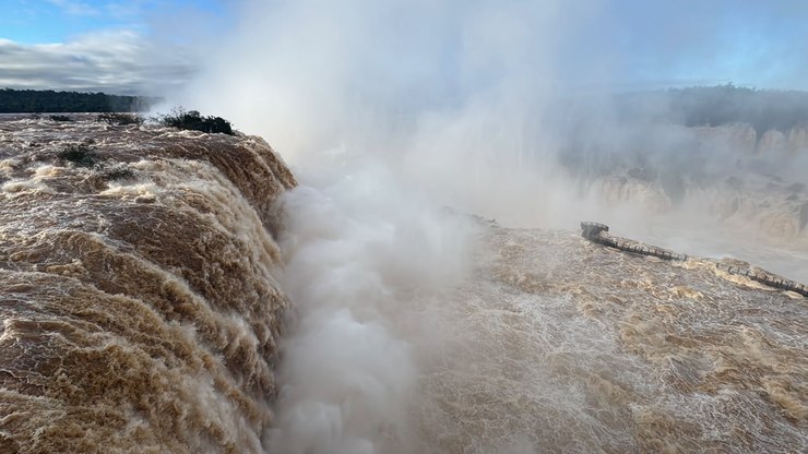 Cataratas%20do%20Igua%C3%A7u%20atingem%20maior%20vaz%C3%A3o%20do%20ano