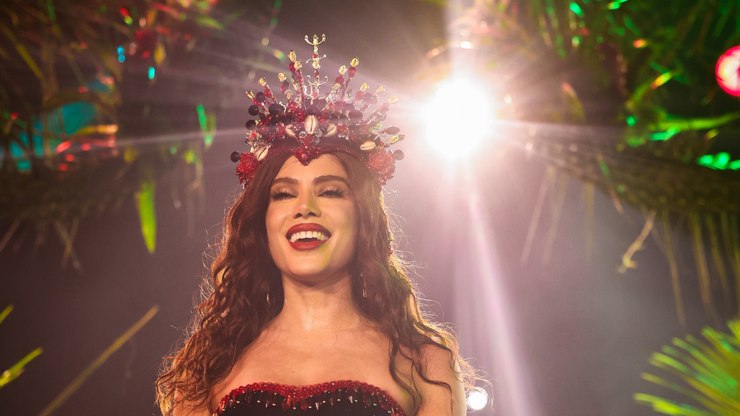 Anitta%20%C3%A9%20coroada%20a%20rainha%20de%20bateria%20da%20Grande%20Rio