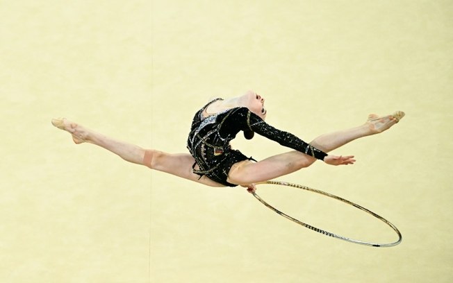 A ginasta alemã Darja Varfolomeev durante a final individual da ginástica rítmica nesta sexta-feira