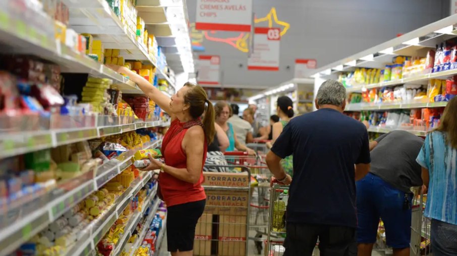 A tributação sobre alimentos deve cair de 11,6% para 4,8%, conforme cálculo do governo