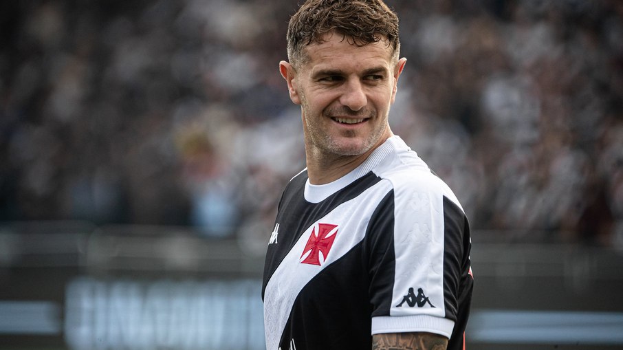 Vasco mede forças com o Vitória pelo Brasileirão