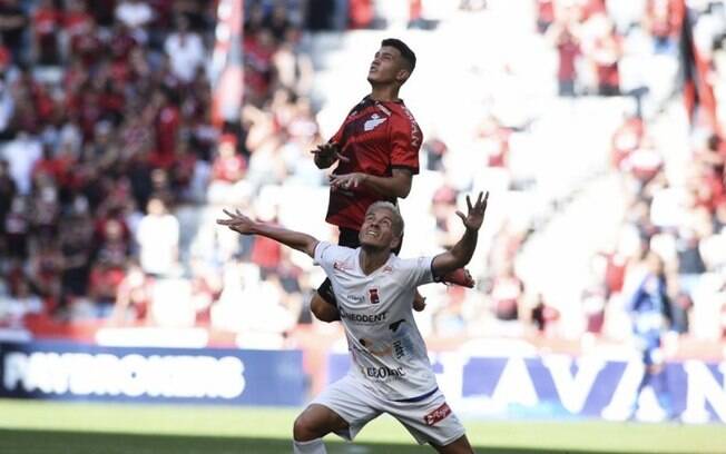 Com gol no fim do jogo, Athletico vence o Paraná e começa o Campeonato Paranaense com o pé direito