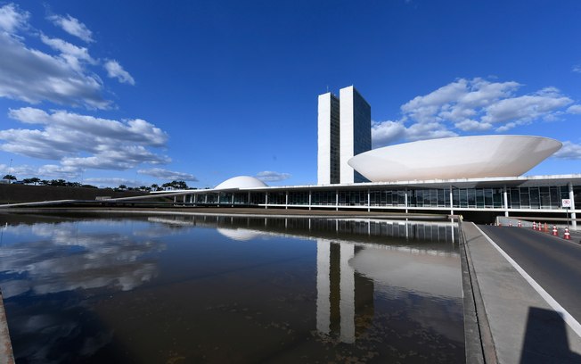 PL para distribuir médicos pelo país não avança