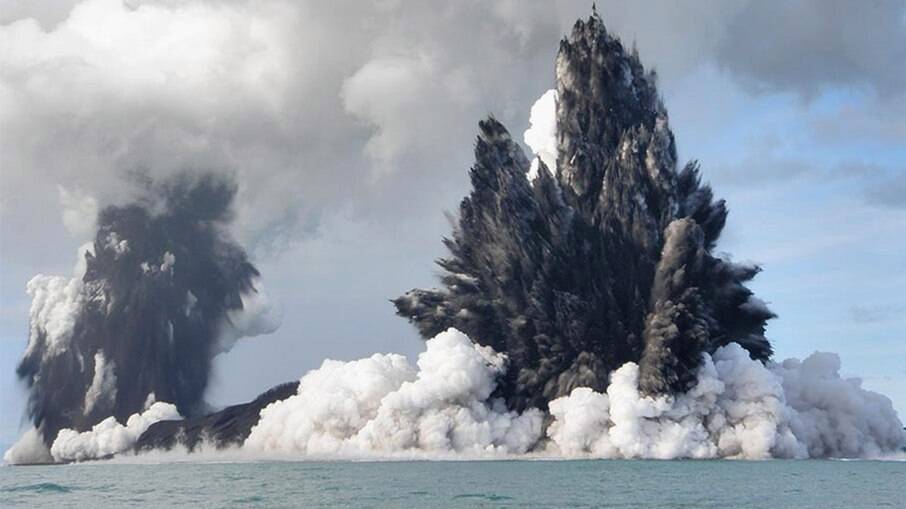 Tonga: Capital foi coberta por cinzas após erupção de vulcão submarino
