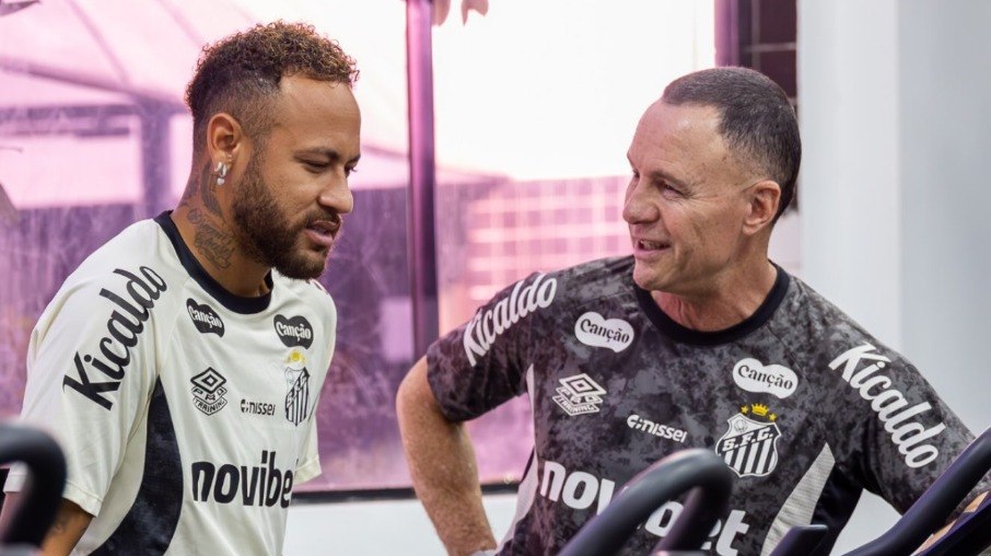 Neymar realizando atividadez ao longo da reapresentação ao Santos Neymar realizando atividadez ao longo da reapresentação ao Santos