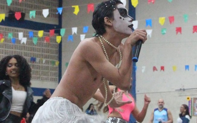 Aluno que performou Homem com H na escola recebe recado de Ney e desfilará no Carnaval Aluno que performou Homem com H na escola recebe recado de Ney e desfilará no Carnaval