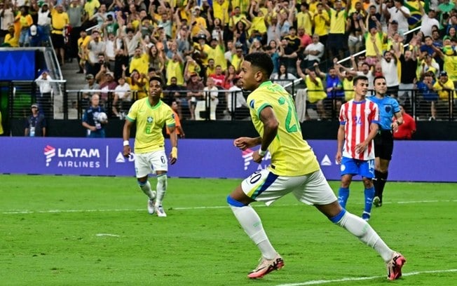 Savinho comemora após marcar um gol na partida do Brasil contra o Paraguai pela Copa América, no Allegiant Stadium, em Las Vegas, Nevada, no dia 28 de junho de 2024