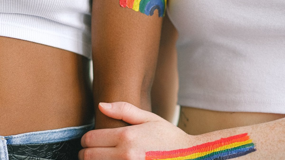 Adolesc&ecirc;ncia tardia LGBT+ precisa ser discutida; entenda o fen&ocirc;meno