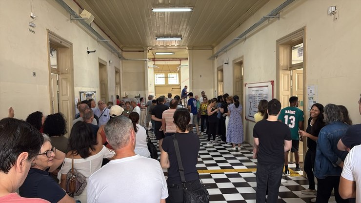 Urnas falham e atrasam votação em Campinas