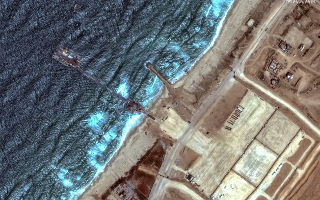 (Arquivo) Imagem de satélite mostra cais temporário no litoral de Gaza, em 26 de maio de 2024