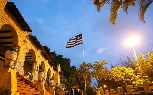 Botafogo ganha cachaça oficial em homenagem aos 130 anos de existência 